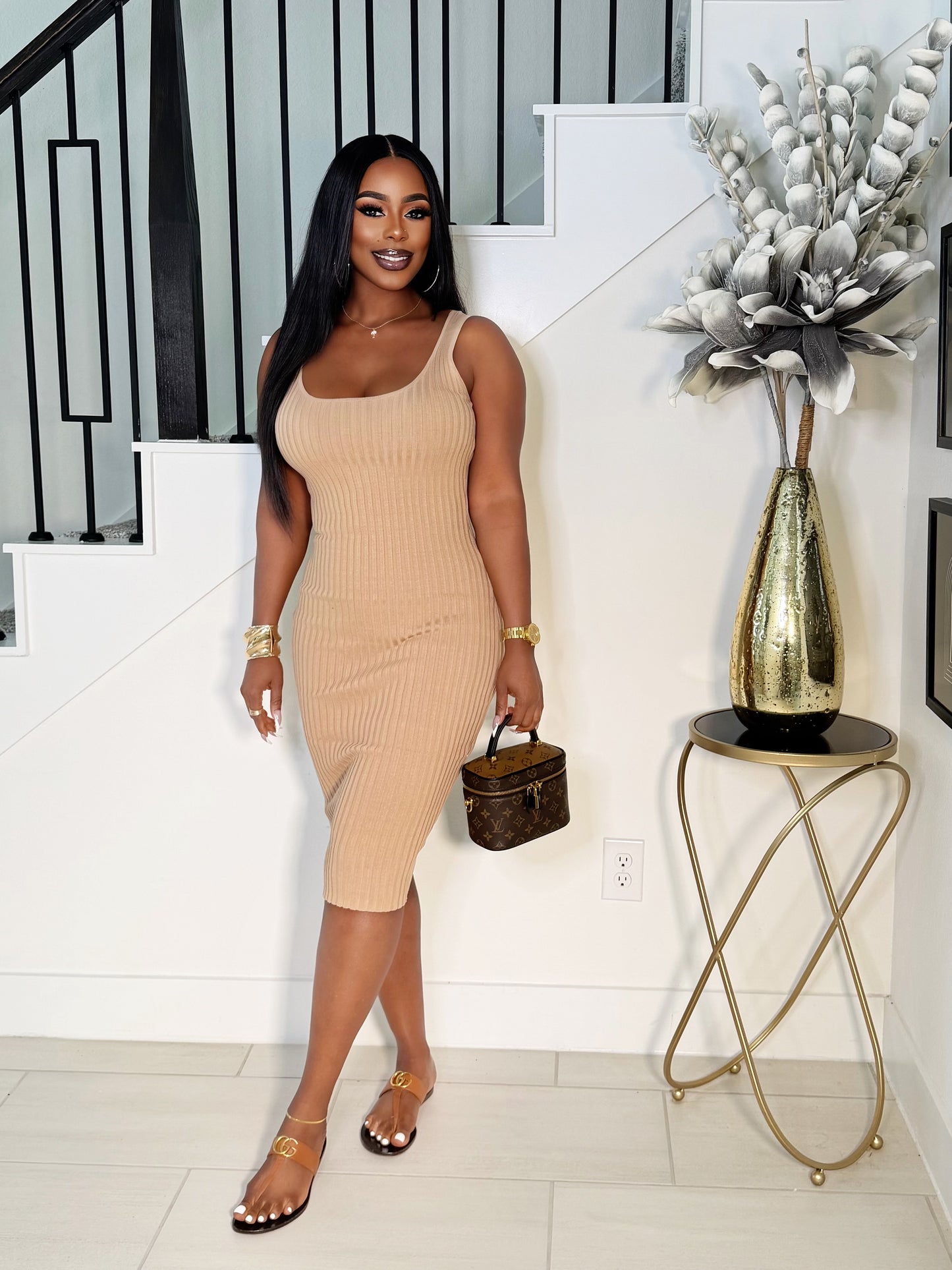 HUG ME SLEEVELESS DRESS (BEIGE)