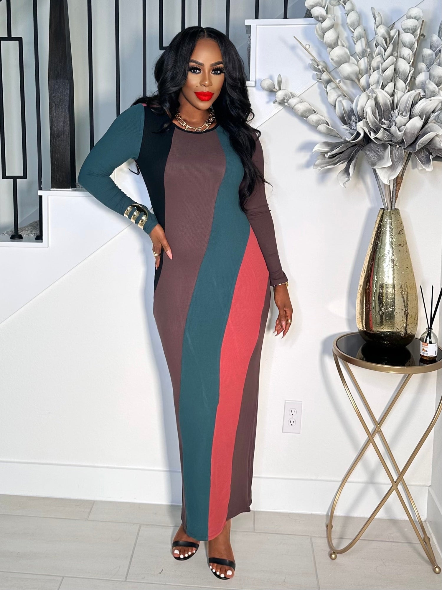 TOP MODEL LONG SLEEVES FITTED DRESS B-L-U-SH BY JOELLE TOP MODEL LONG SLEEVES FITTED DRESS B-L-U-SH BY JOELLE