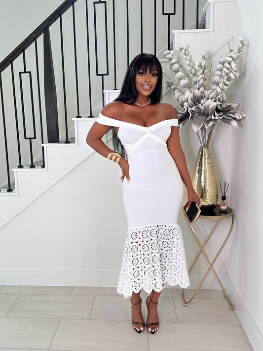 SHOW ME OFF LACE MERMAID MIDI DRESS (WHITE)