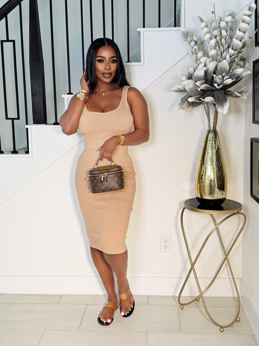 HUG ME SLEEVELESS DRESS (BEIGE)